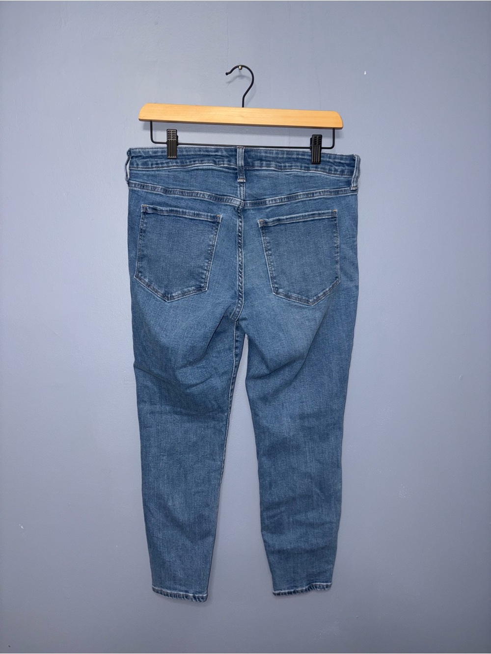 Gap • Jeans - Picture 2 of 2